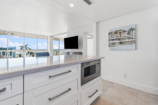 Building Photo - 2505 S Ocean Blvd