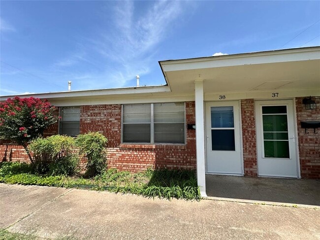 Primary Photo - 500 Stinson St