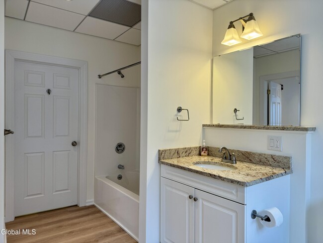 Building Photo - 433 Broadway