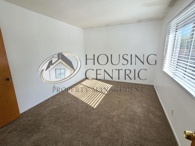 Building Photo - 9013 Montoya St