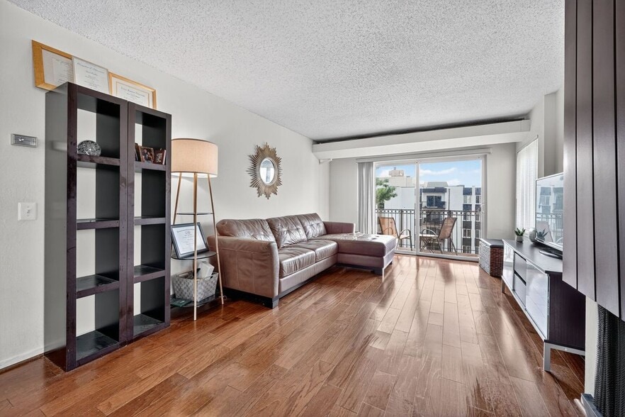 Primary Photo - 60 S Van Dorn St