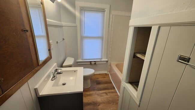 Building Photo - 1346/1348 George St.