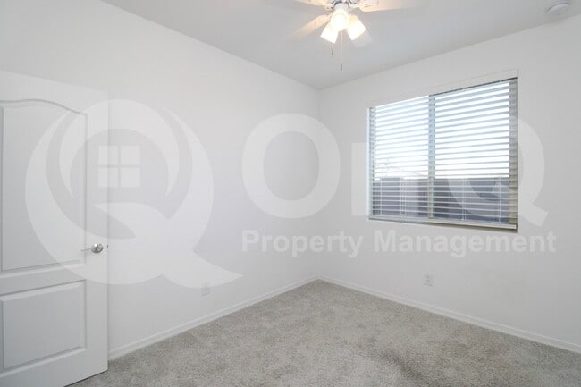 Building Photo - 23034 E Via Del Sol