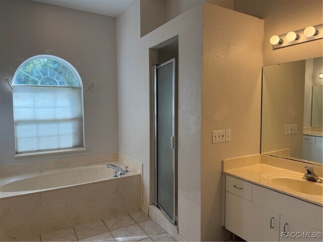 Building Photo - 8013 SW 134 Loop