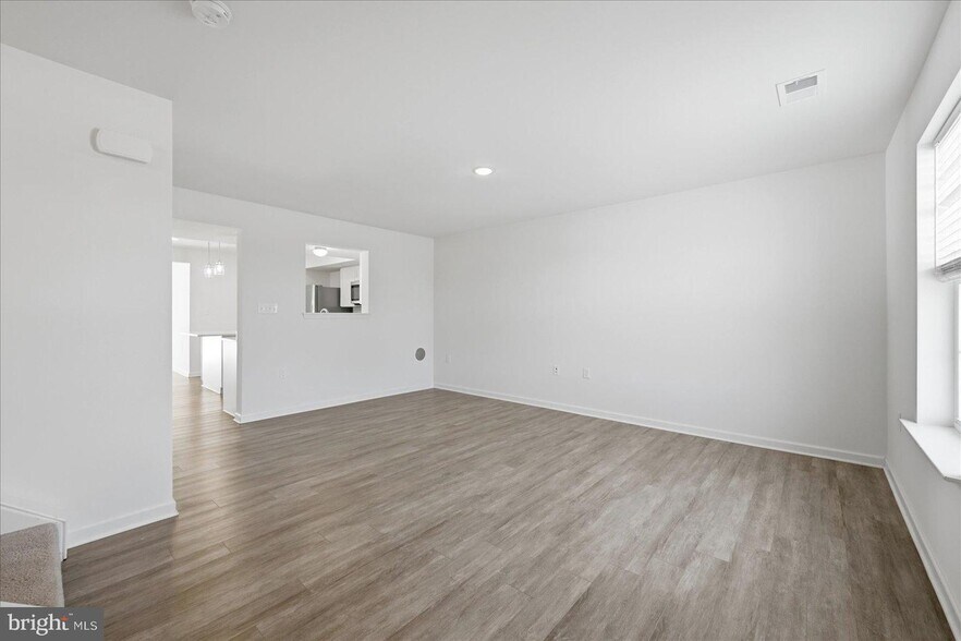 Building Photo - 658 Thumper Dr