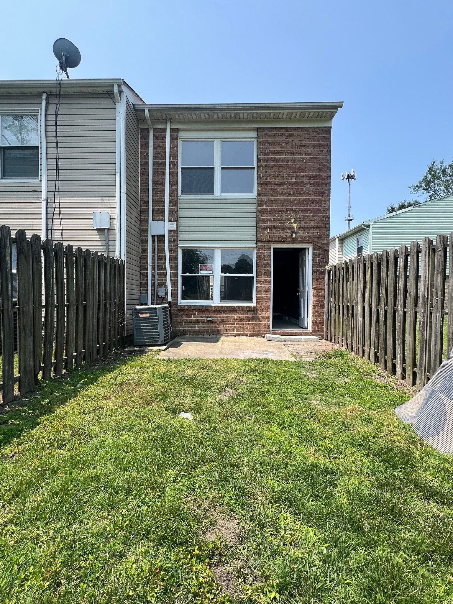 Building Photo - 4630 Greenwood Dr