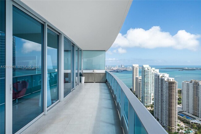 Building Photo - 200 Biscayne Blvd Way