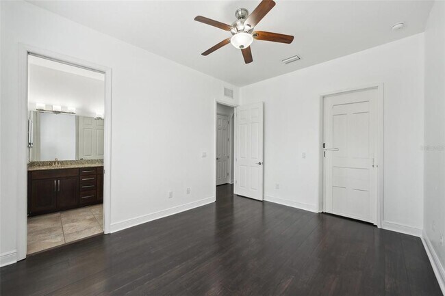 Building Photo - 307 S Arrawana Ave