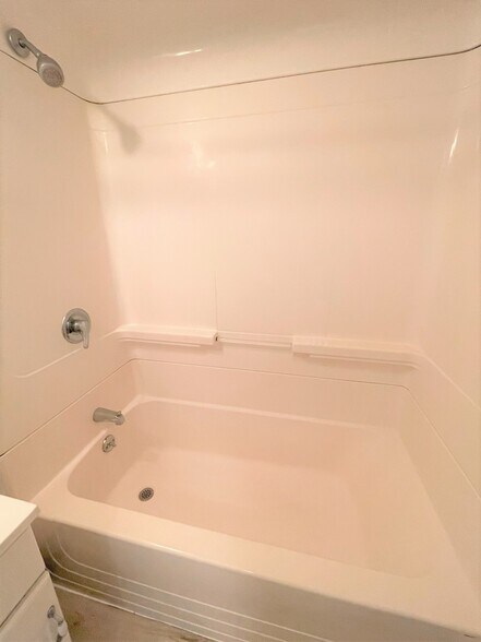 Building Photo - 5712 Phillips Ave