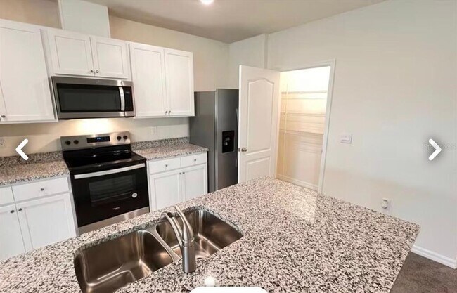 Building Photo - 2073 Doe Run Dr