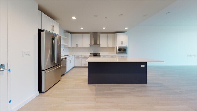 Building Photo - 920 N Osceola Ave