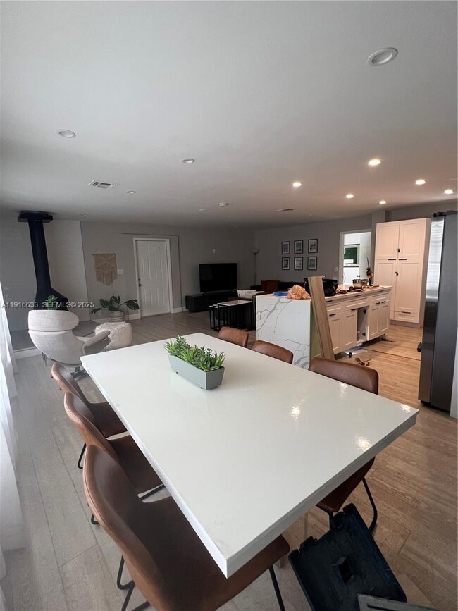 Building Photo - 1573 NE 30th Ct