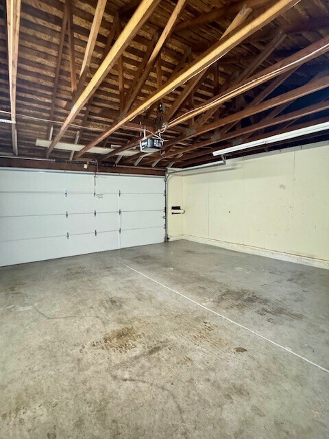 Building Photo - 1745 Countrywood Ct