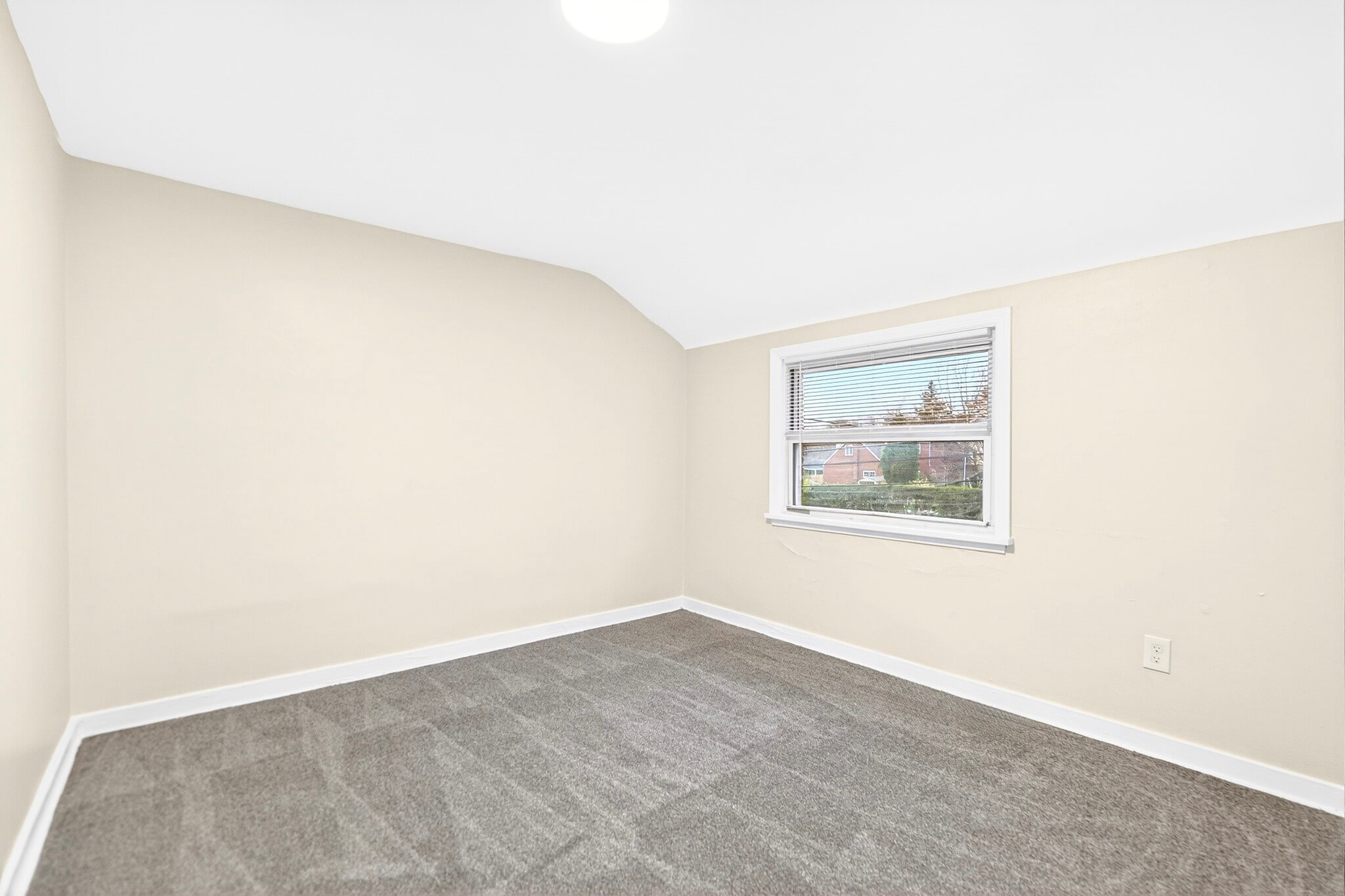 Building Photo - 627 2nd St