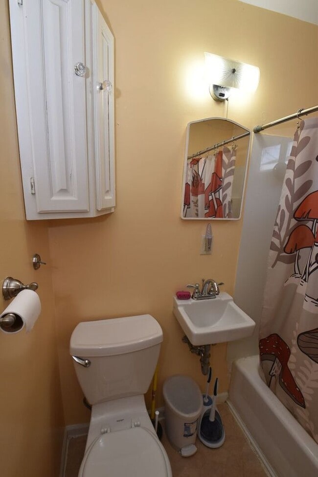 Building Photo - Mishawaka South West Near Park and local universities