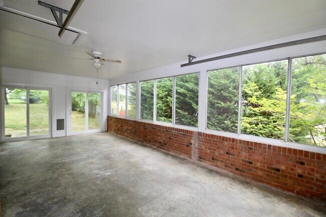 Building Photo - 3966 Port Republic Rd