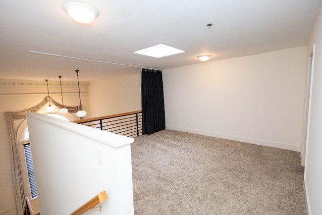 Building Photo - 523 N Bertrand St