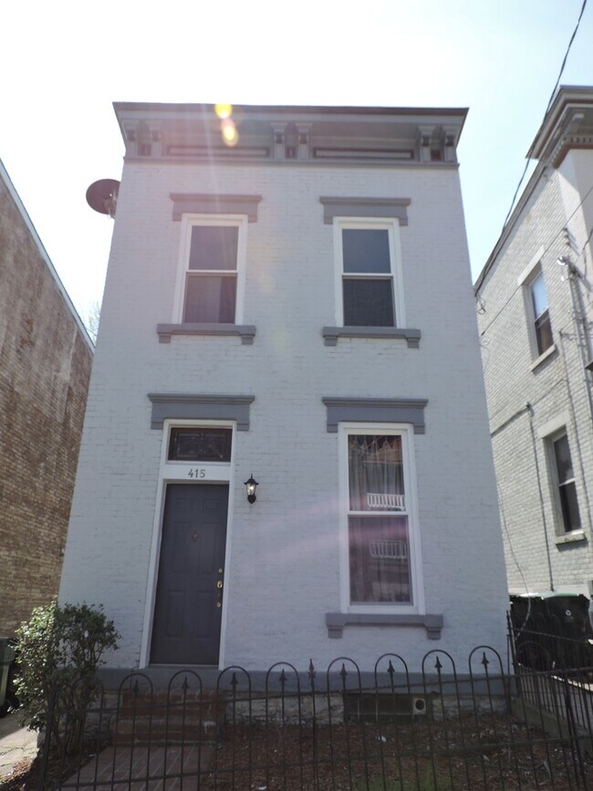 Building Photo - Beautiful 4 bed/1.5 bath Rental Mins. from...