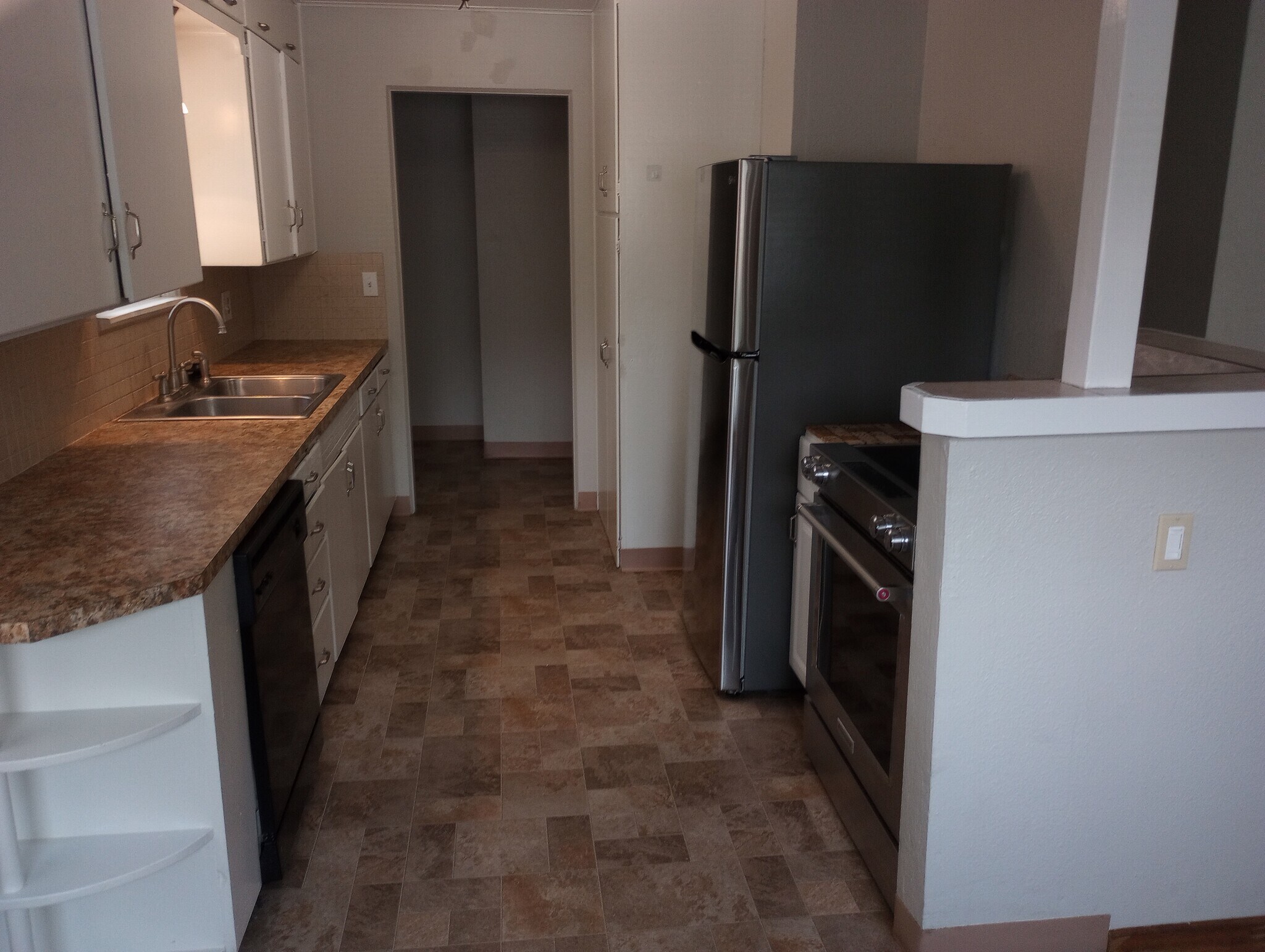 kitchen - 1506 S Denver Ave
