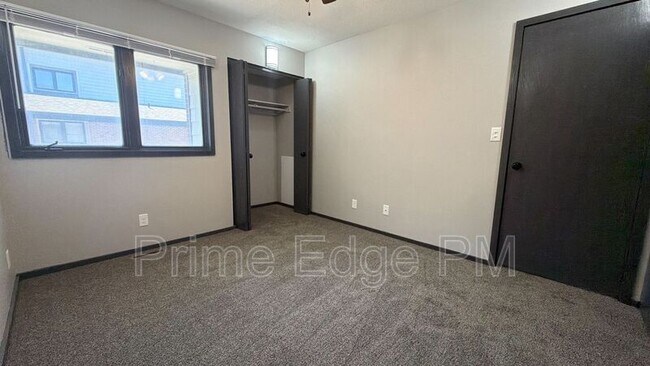 Building Photo - 1741 Ridgehaven Ct