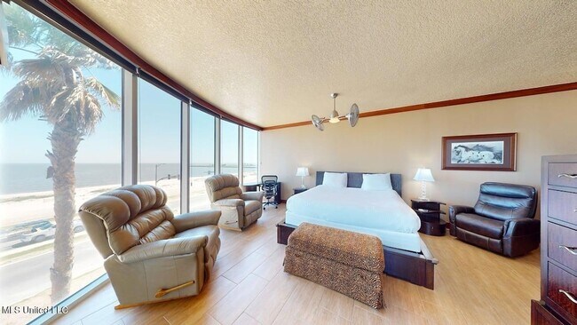 Building Photo - 2060 Beach Blvd