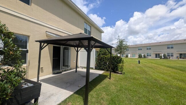 Building Photo - Spacious Townhome in Desirable Vizcaya Falls 3-bedroom, 2.5-bath townhome