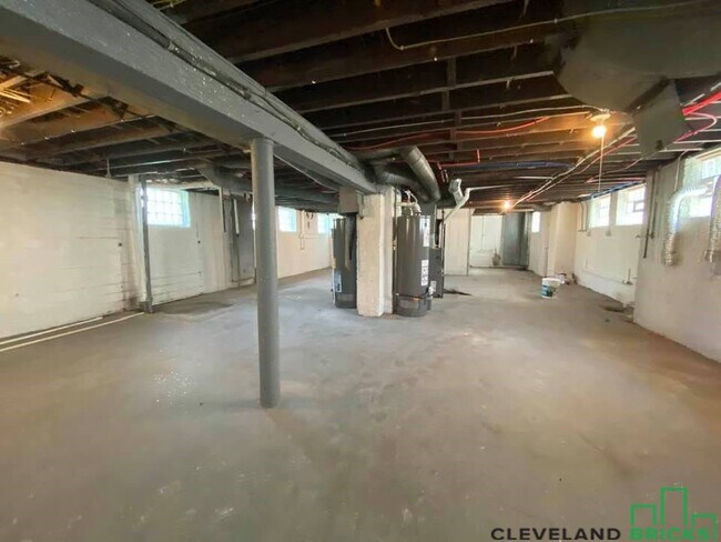 Building Photo - 2054 W 91st St