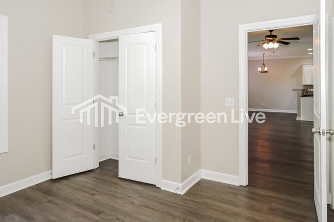 Building Photo - 107 SW Properzi Wy