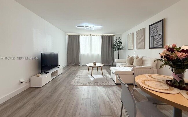 Building Photo - 9125 SW 77th Ave