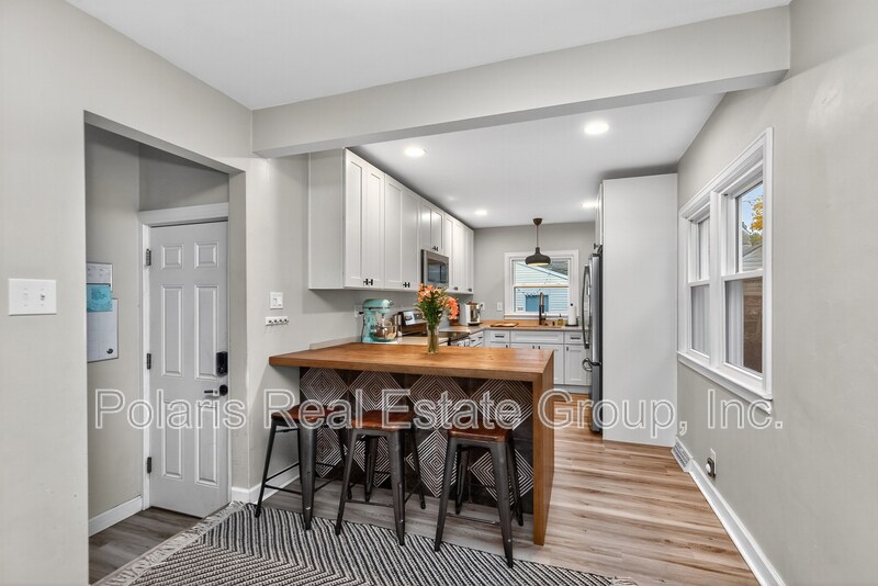 Building Photo - 4905 Norwaldo Ave