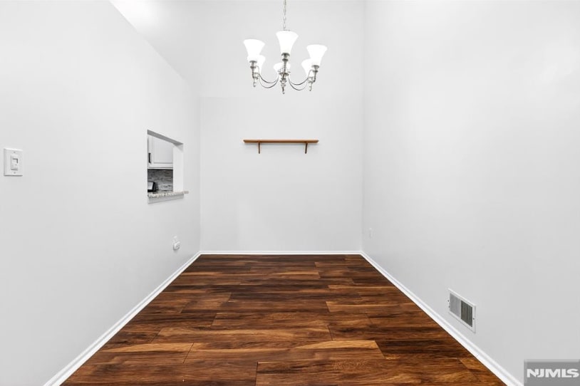 Building Photo - 556 Holly Ct