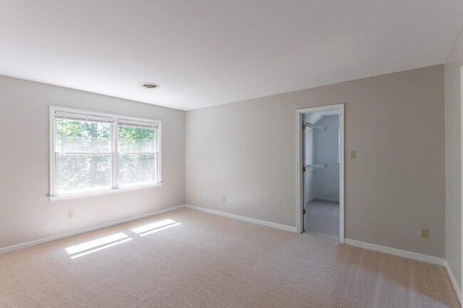 Building Photo - 8915 Castle Point Dr