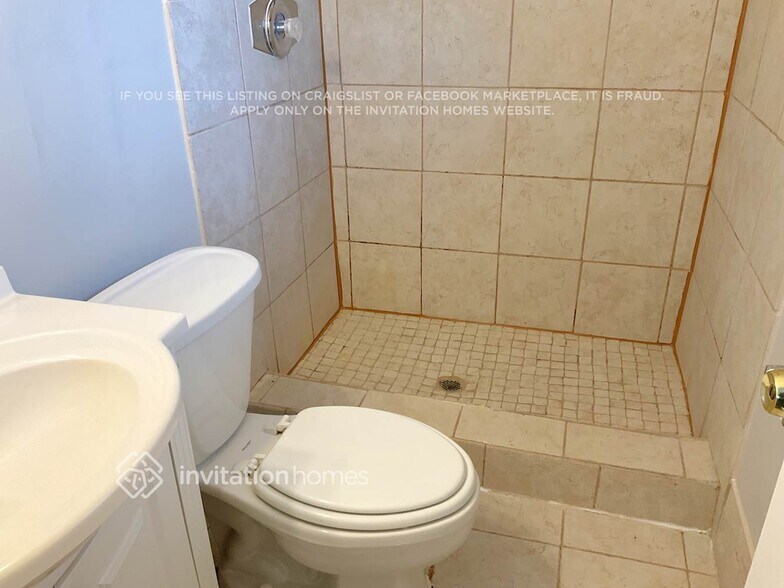 Building Photo - 1627 Bentin Dr S