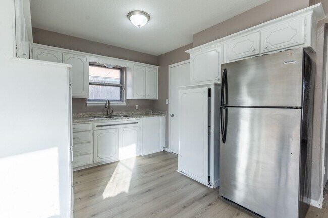 Building Photo - 3016 SW 68th St
