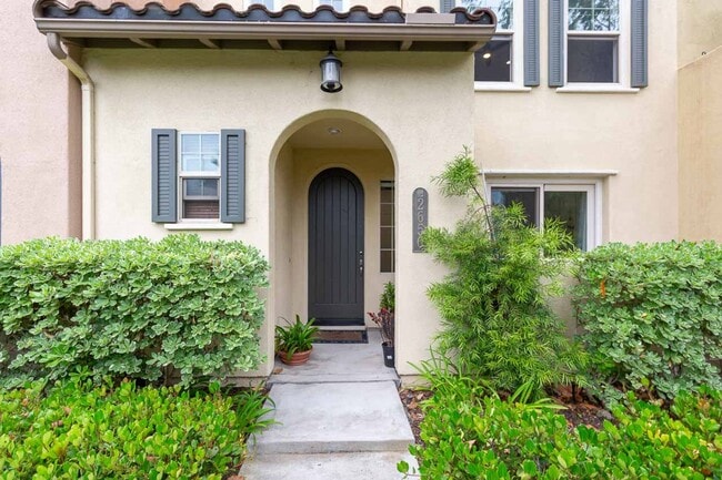 Building Photo - 3 Bedroom Townhome in the Escala Community of Mission Valley