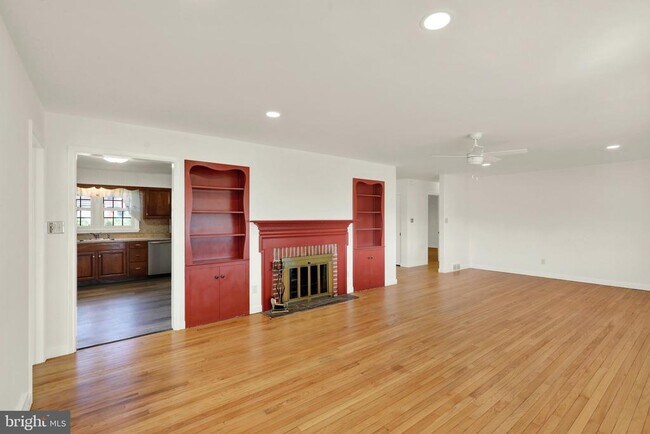 Building Photo - 13 Lupine Ln