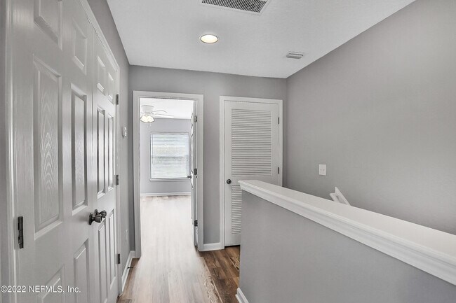 Building Photo - 822 Black Cherry Dr S