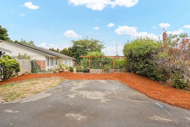 Building Photo - State Duplex - VPM482830S-6