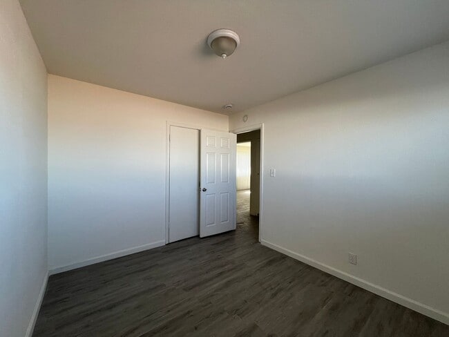 Building Photo - P056