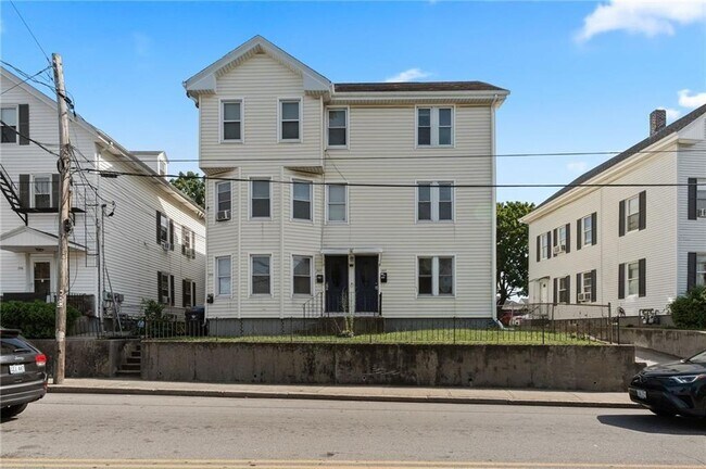 Building Photo - 360 Weeden St