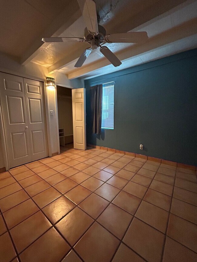 Building Photo - Beautiful 2 Bedroom 1 Bath / Washer & Dryer Included / Large Yard!