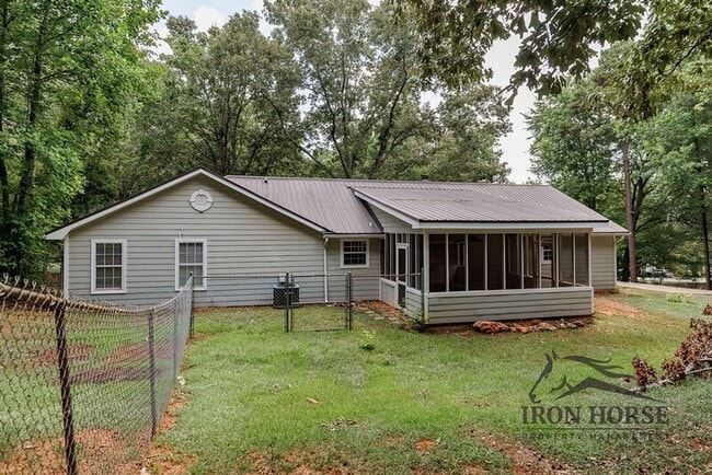 Building Photo - 335 Oak Meadows Dr