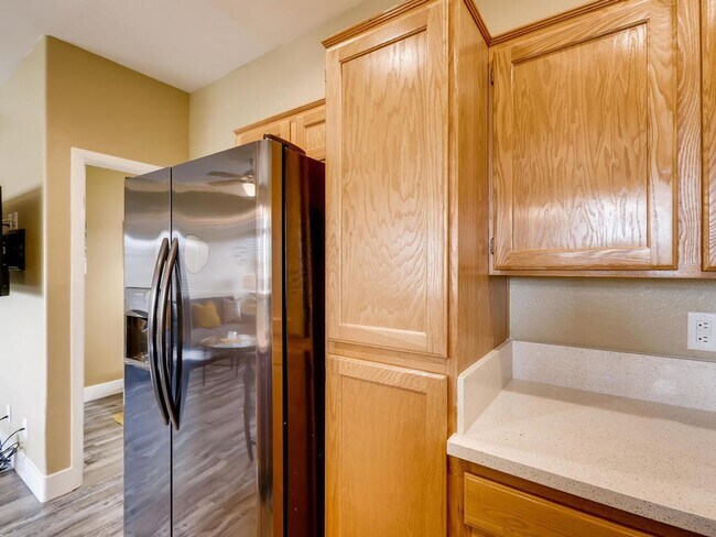 Building Photo - **SHORT TERM GATED LUXURY RENTAL** 3BDRM *2.5 BATH* 2 CAR GARAGE