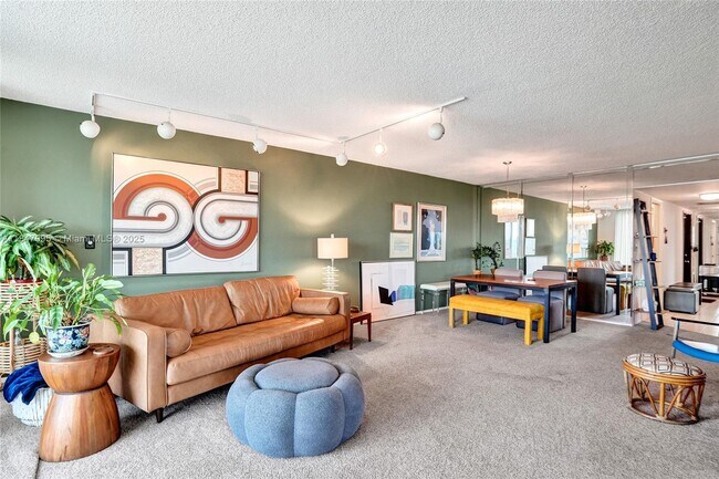 Building Photo - 805 Cypress Blvd