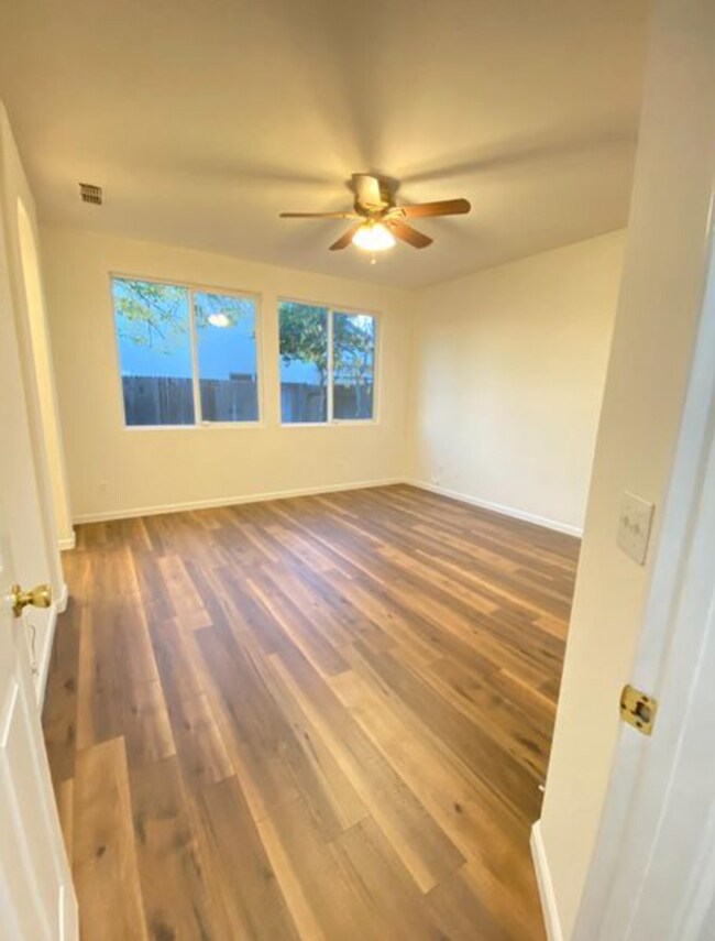 Building Photo - Amazing (Natomas) 4/2 Single Story!  Please read ad for viewings.