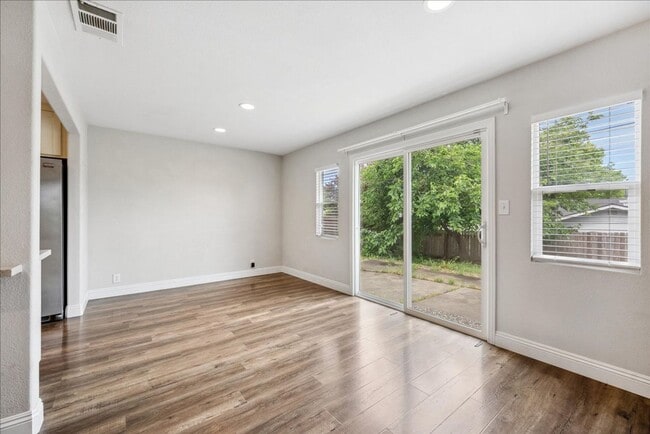 Building Photo - 6225 Ranier Way