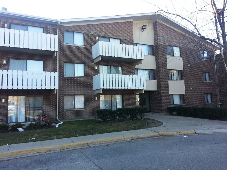 Building Photo - 3000 Bayside Dr