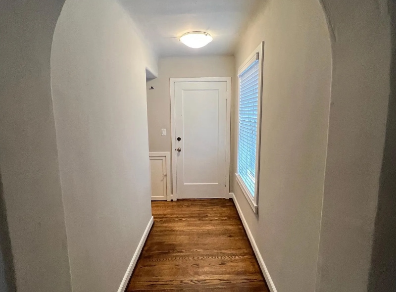 Building Photo - 421 Summit Ave E