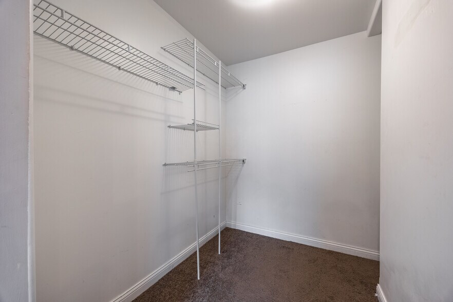 Building Photo - 3444 W Schubert Ave