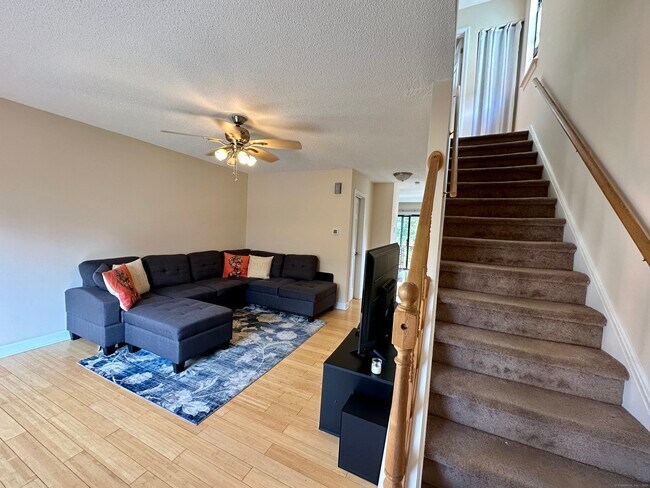 Building Photo - 15 Crest St